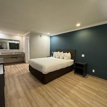 Hotel Baymont By Wyndham Bakersfield Exterior foto